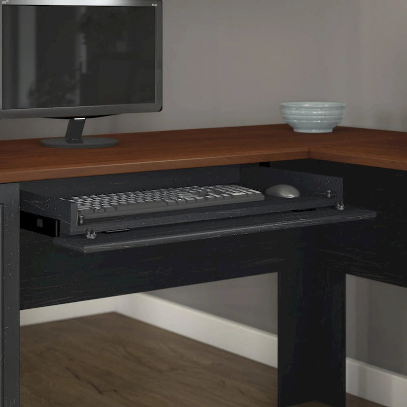 Bureau en L et meuble de rangement par