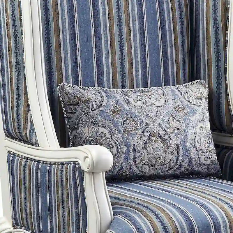 Chaise à dossier haut et pieds cabriolets en résine, Bleue